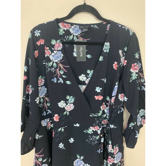 NEW City Chic Black Floral Printed Wrap Blouse Ruffle Sleeve Vneck Boho Size 18 - Picture 4 of 12